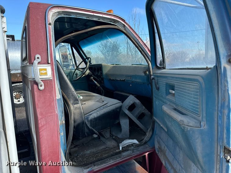 image for item DX3772 1979 Chevrolet C7D042 fuel truck