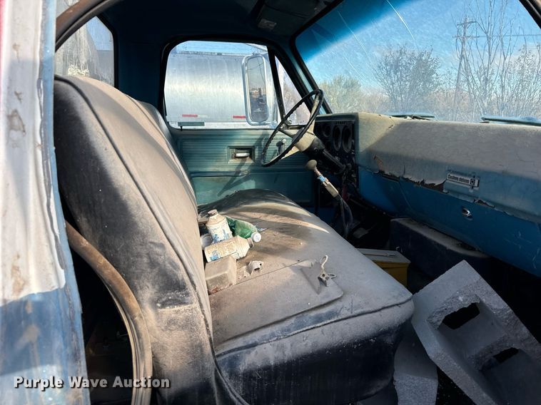 image for item DX3772 1979 Chevrolet C7D042 fuel truck