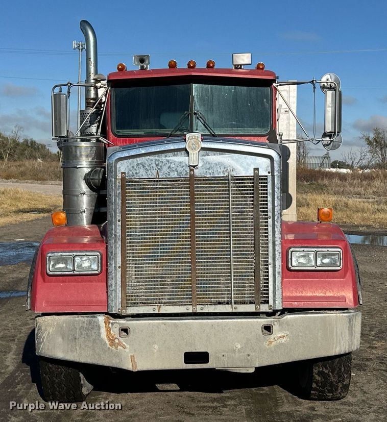 image for item DX3773 1999 Kenworth W900 dump truck