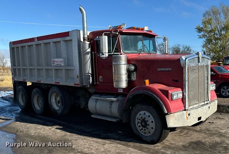 image for item DX3773 1999 Kenworth W900 dump truck