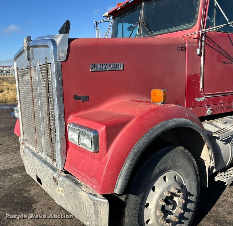 image for item DX3773 1999 Kenworth W900 dump truck