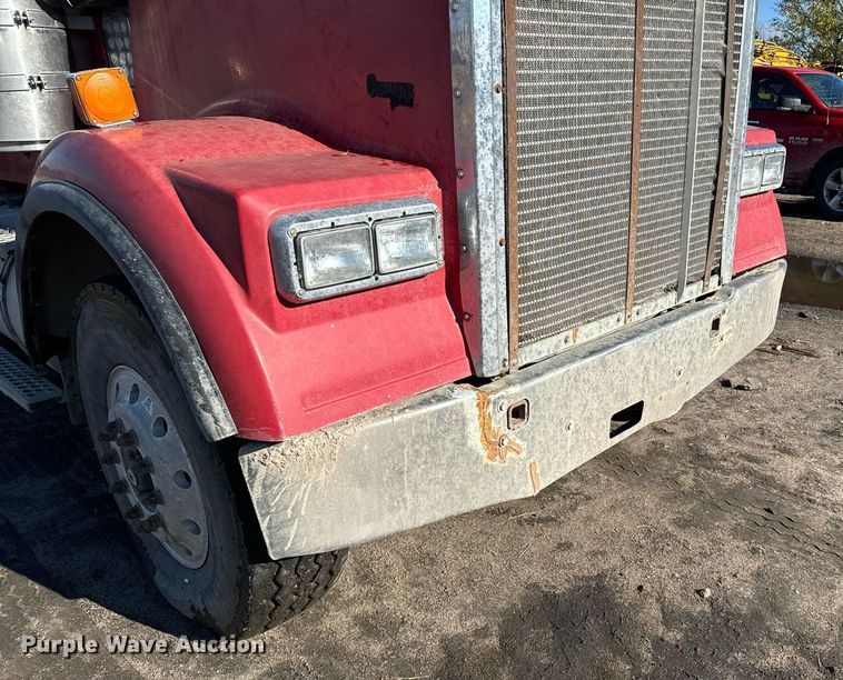 image for item DX3773 1999 Kenworth W900 dump truck