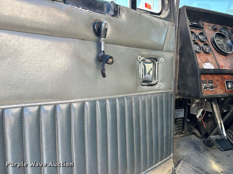 image for item DX3773 1999 Kenworth W900 dump truck