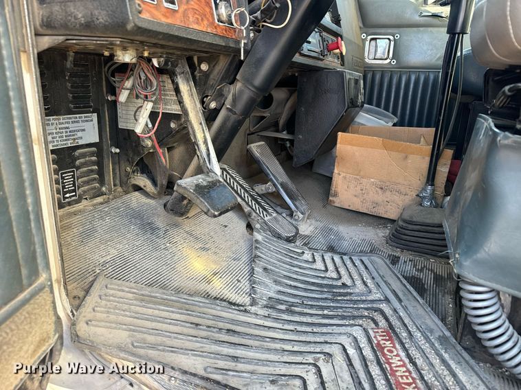 image for item DX3773 1999 Kenworth W900 dump truck