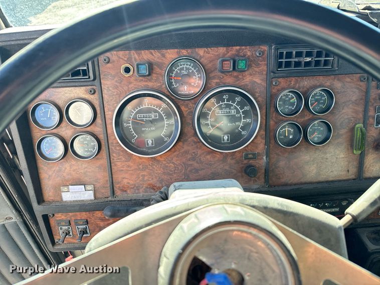 image for item DX3773 1999 Kenworth W900 dump truck