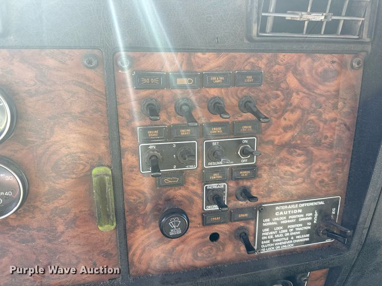 image for item DX3773 1999 Kenworth W900 dump truck