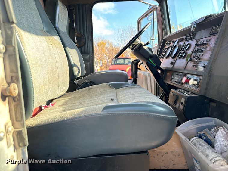 image for item DX3773 1999 Kenworth W900 dump truck