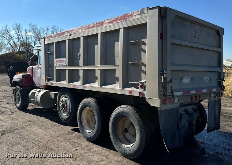 image for item DX3774 1996 Mack RD600 dump truck