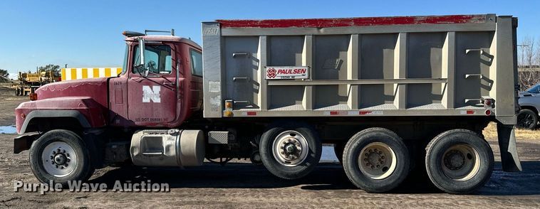 image for item DX3774 1996 Mack RD600 dump truck
