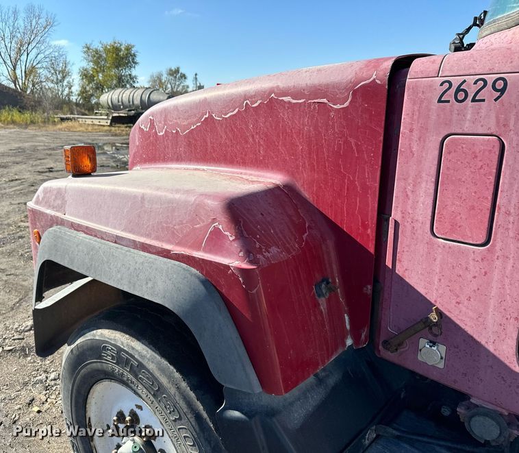 image for item DX3774 1996 Mack RD600 dump truck