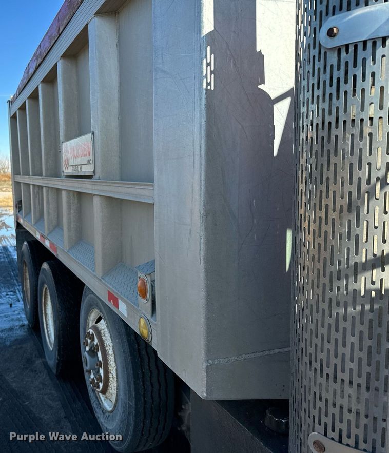 image for item DX3774 1996 Mack RD600 dump truck