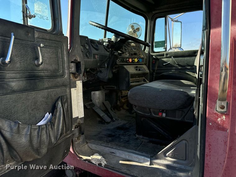 image for item DX3774 1996 Mack RD600 dump truck