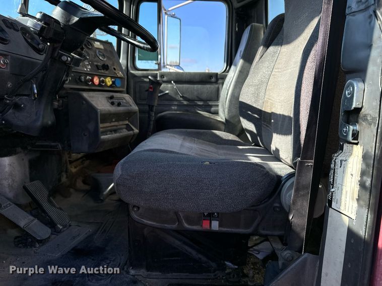 image for item DX3774 1996 Mack RD600 dump truck