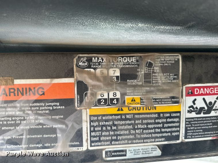 image for item DX3774 1996 Mack RD600 dump truck