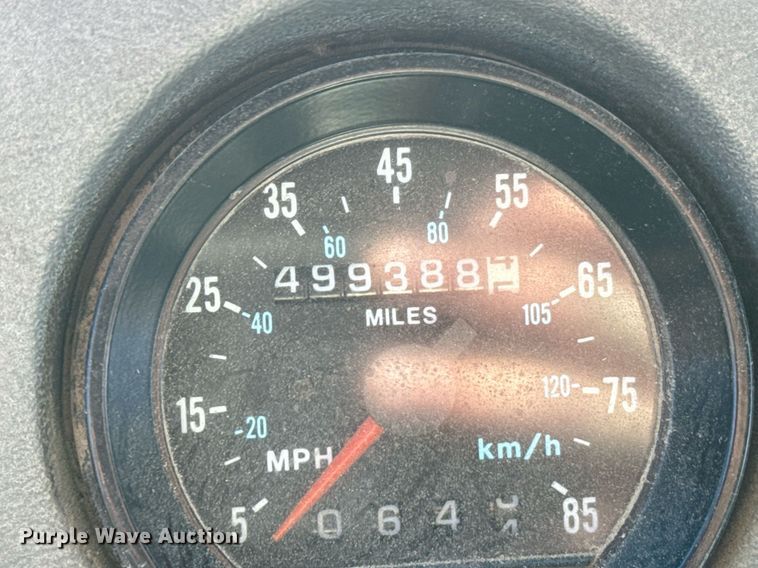 image for item DX3774 1996 Mack RD600 dump truck