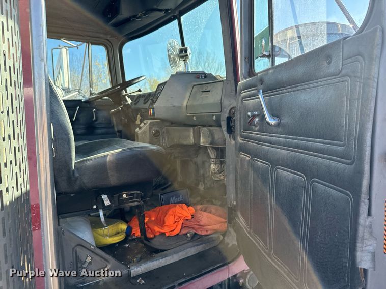 image for item DX3774 1996 Mack RD600 dump truck