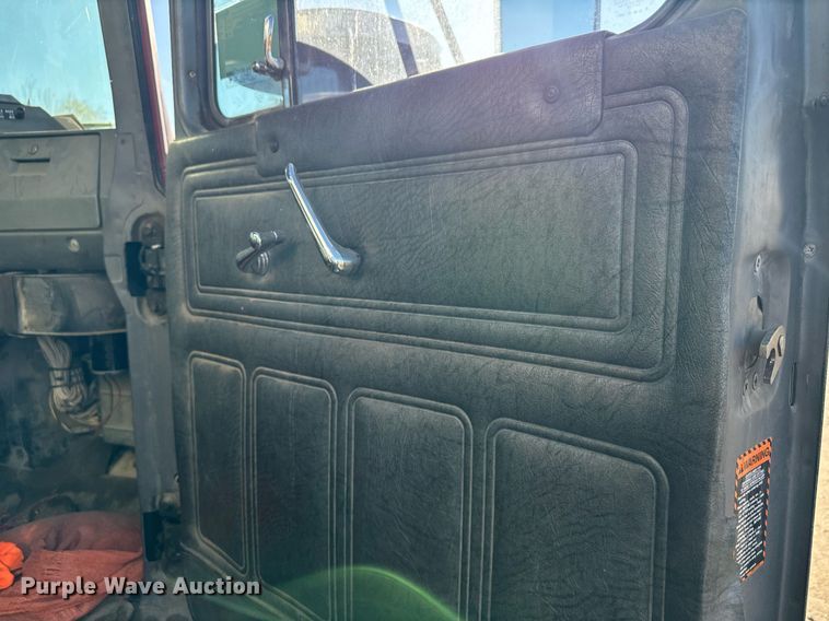 image for item DX3774 1996 Mack RD600 dump truck