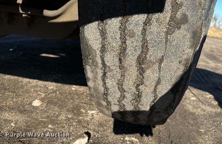 image for item DX3774 1996 Mack RD600 dump truck