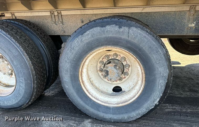 image for item DX3774 1996 Mack RD600 dump truck