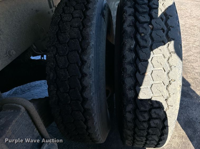 image for item DX3774 1996 Mack RD600 dump truck