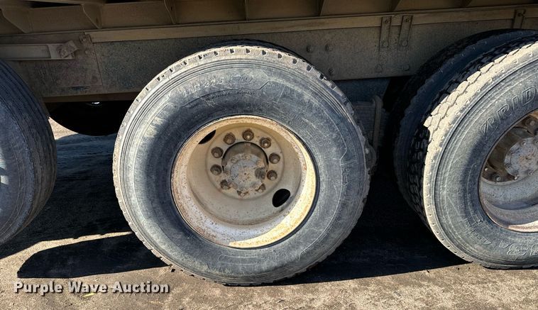 image for item DX3774 1996 Mack RD600 dump truck