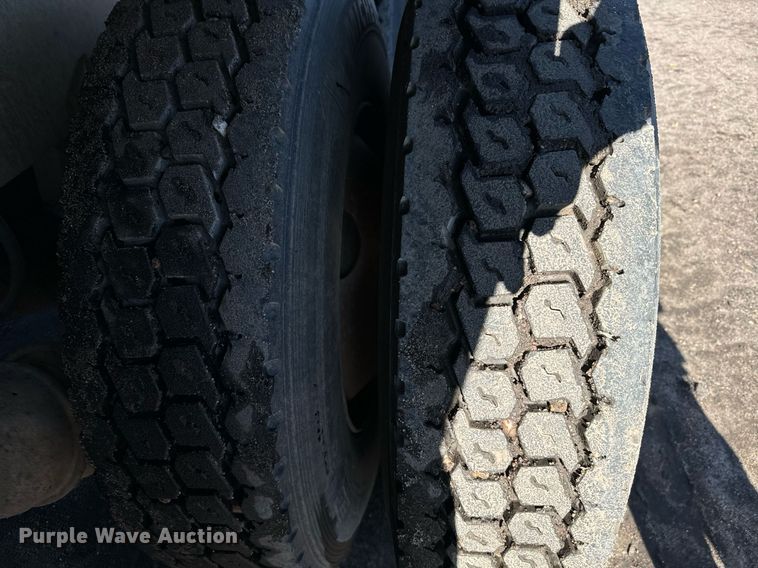 image for item DX3774 1996 Mack RD600 dump truck