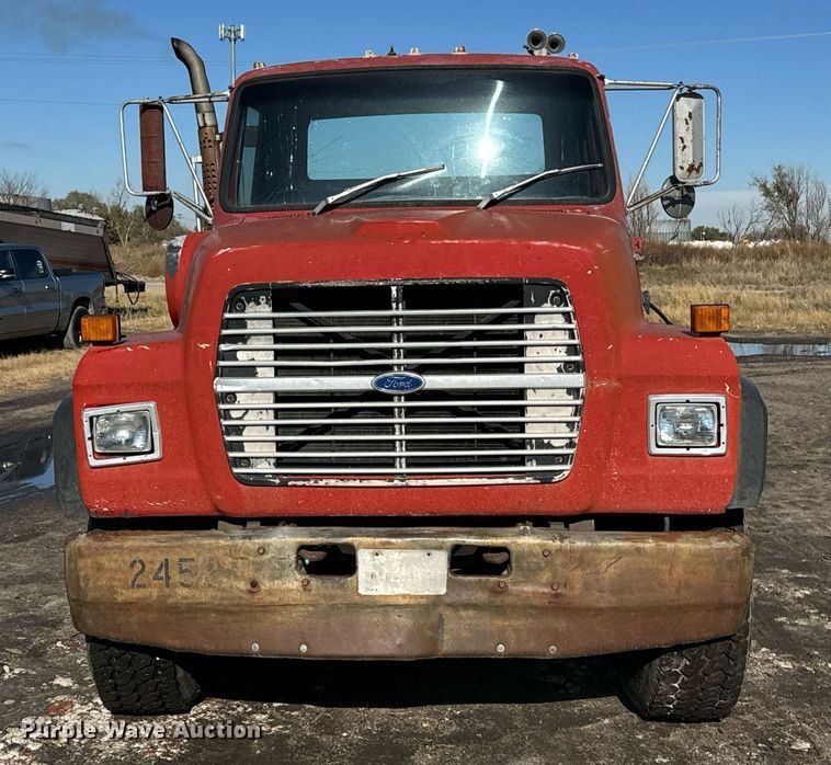 image for item DX3775 1989 Ford LT9000 truck cab and chassis