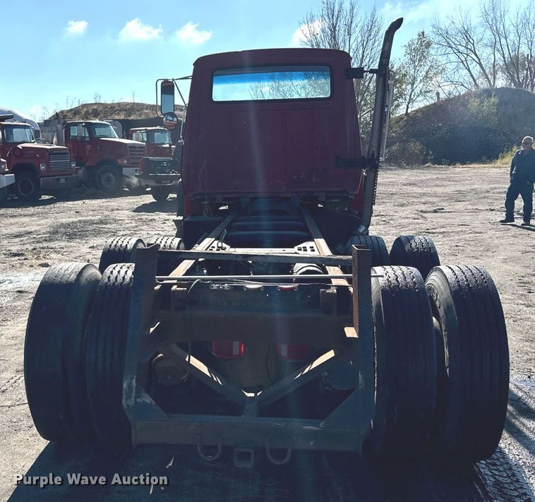 image for item DX3775 1989 Ford LT9000 truck cab and chassis