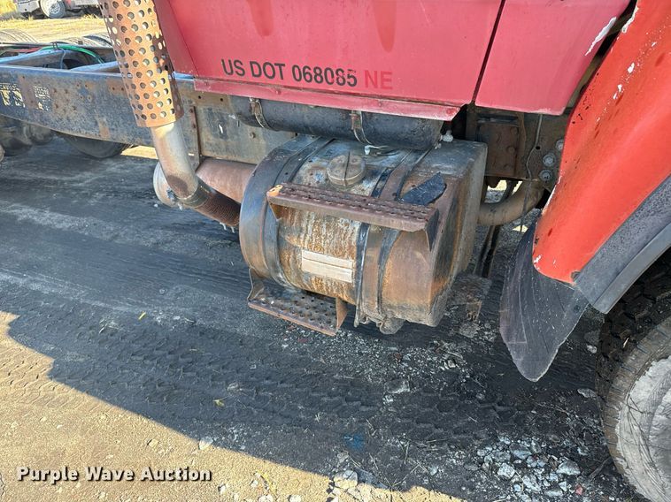 image for item DX3775 1989 Ford LT9000 truck cab and chassis