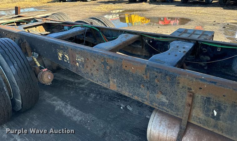 image for item DX3775 1989 Ford LT9000 truck cab and chassis