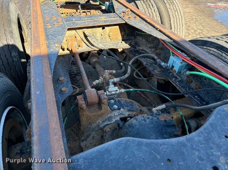 image for item DX3775 1989 Ford LT9000 truck cab and chassis