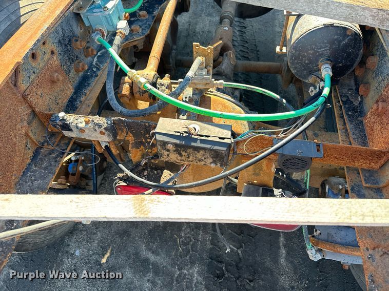 image for item DX3775 1989 Ford LT9000 truck cab and chassis