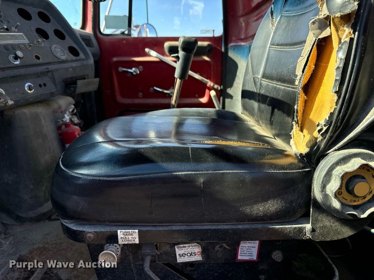 image for item DX3775 1989 Ford LT9000 truck cab and chassis