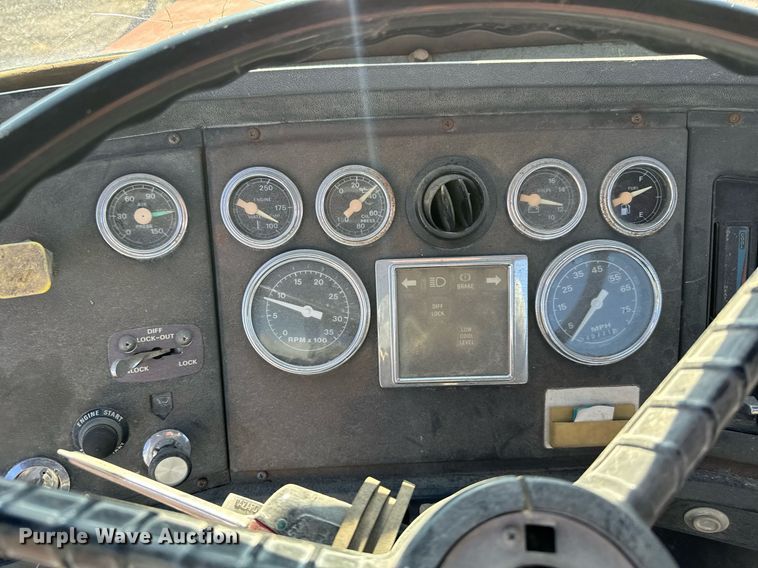 image for item DX3775 1989 Ford LT9000 truck cab and chassis