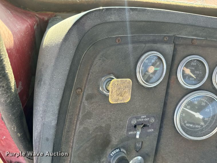 image for item DX3775 1989 Ford LT9000 truck cab and chassis