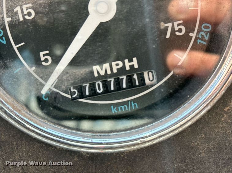 image for item DX3775 1989 Ford LT9000 truck cab and chassis