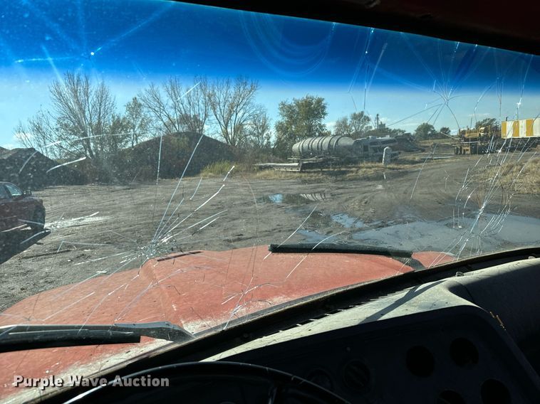 image for item DX3775 1989 Ford LT9000 truck cab and chassis