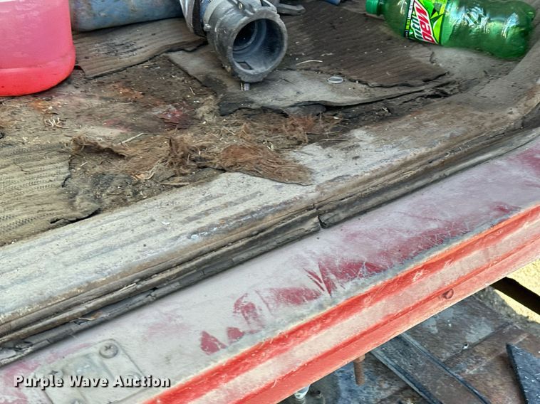 image for item DX3775 1989 Ford LT9000 truck cab and chassis