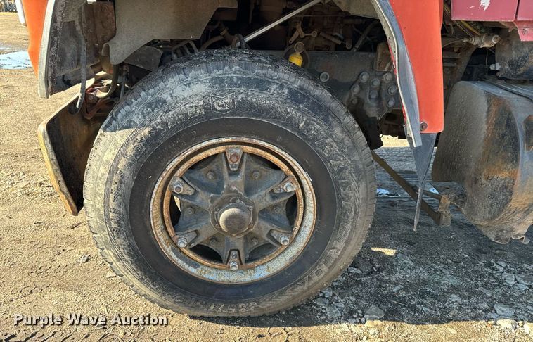 image for item DX3775 1989 Ford LT9000 truck cab and chassis