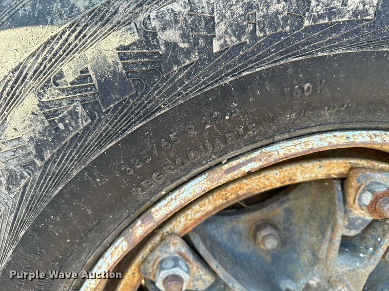 image for item DX3775 1989 Ford LT9000 truck cab and chassis