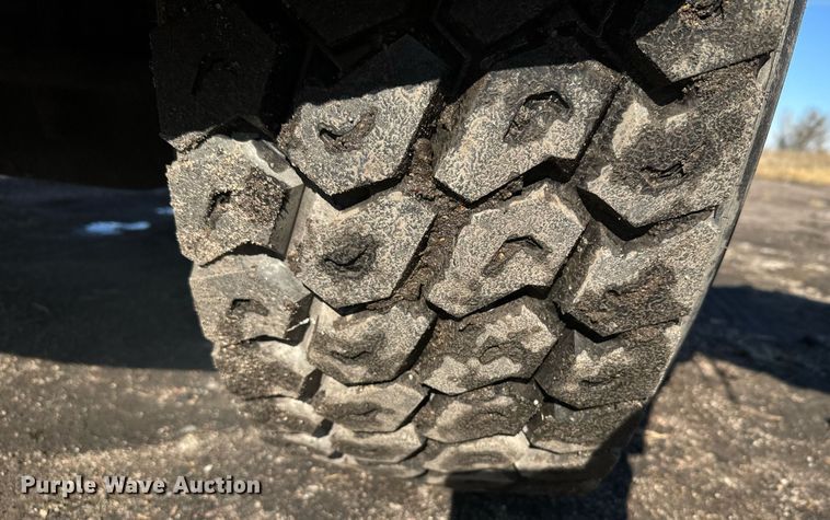 image for item DX3775 1989 Ford LT9000 truck cab and chassis