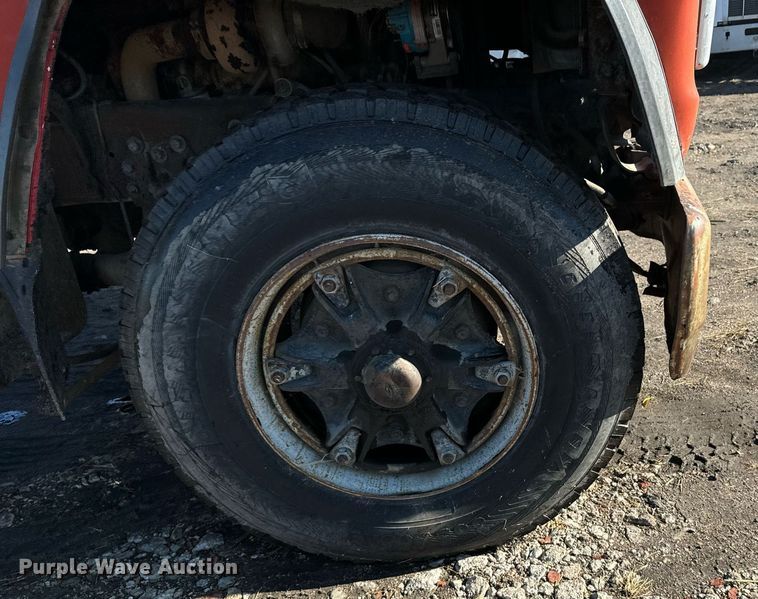 image for item DX3775 1989 Ford LT9000 truck cab and chassis