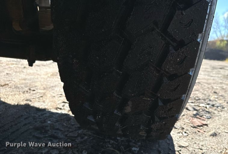 image for item DX3775 1989 Ford LT9000 truck cab and chassis