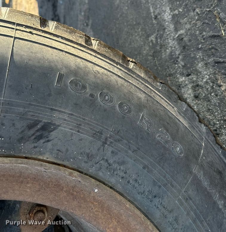 image for item DX3775 1989 Ford LT9000 truck cab and chassis