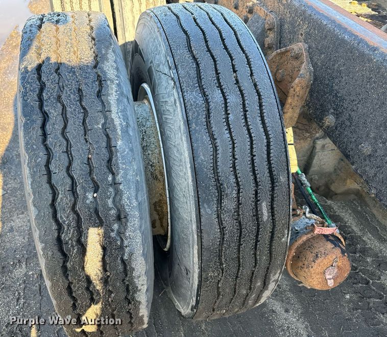 image for item DX3775 1989 Ford LT9000 truck cab and chassis