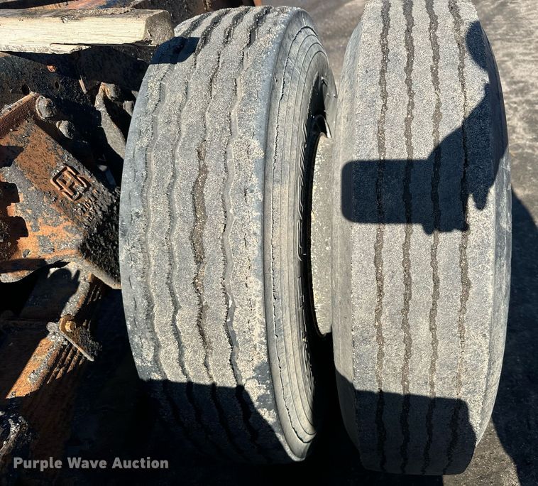 image for item DX3775 1989 Ford LT9000 truck cab and chassis