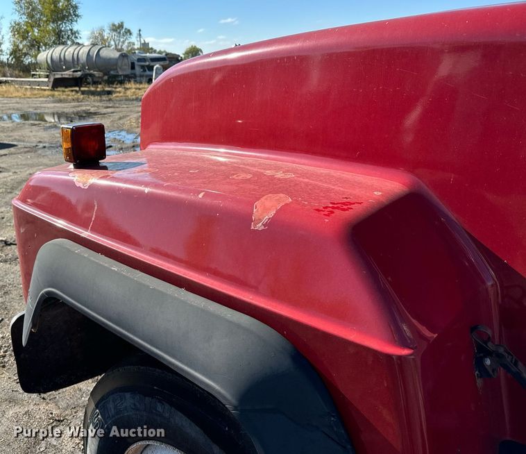 image for item DX3776 1995 Mack RD600 semi truck