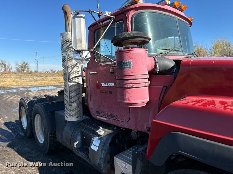 image for item DX3776 1995 Mack RD600 semi truck
