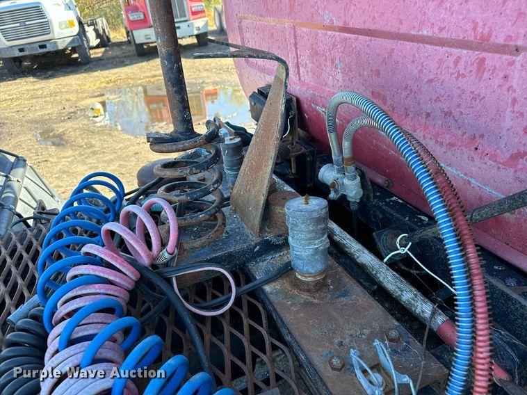 image for item DX3776 1995 Mack RD600 semi truck
