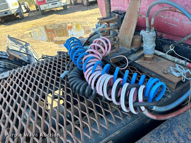image for item DX3776 1995 Mack RD600 semi truck